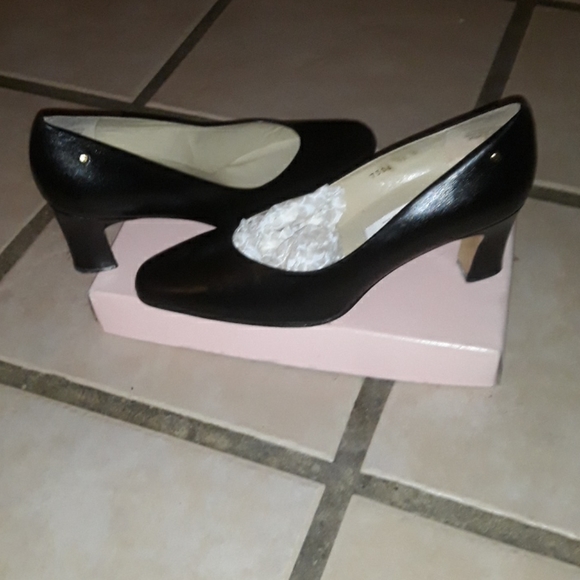 Shoes - Picture 2 of 4